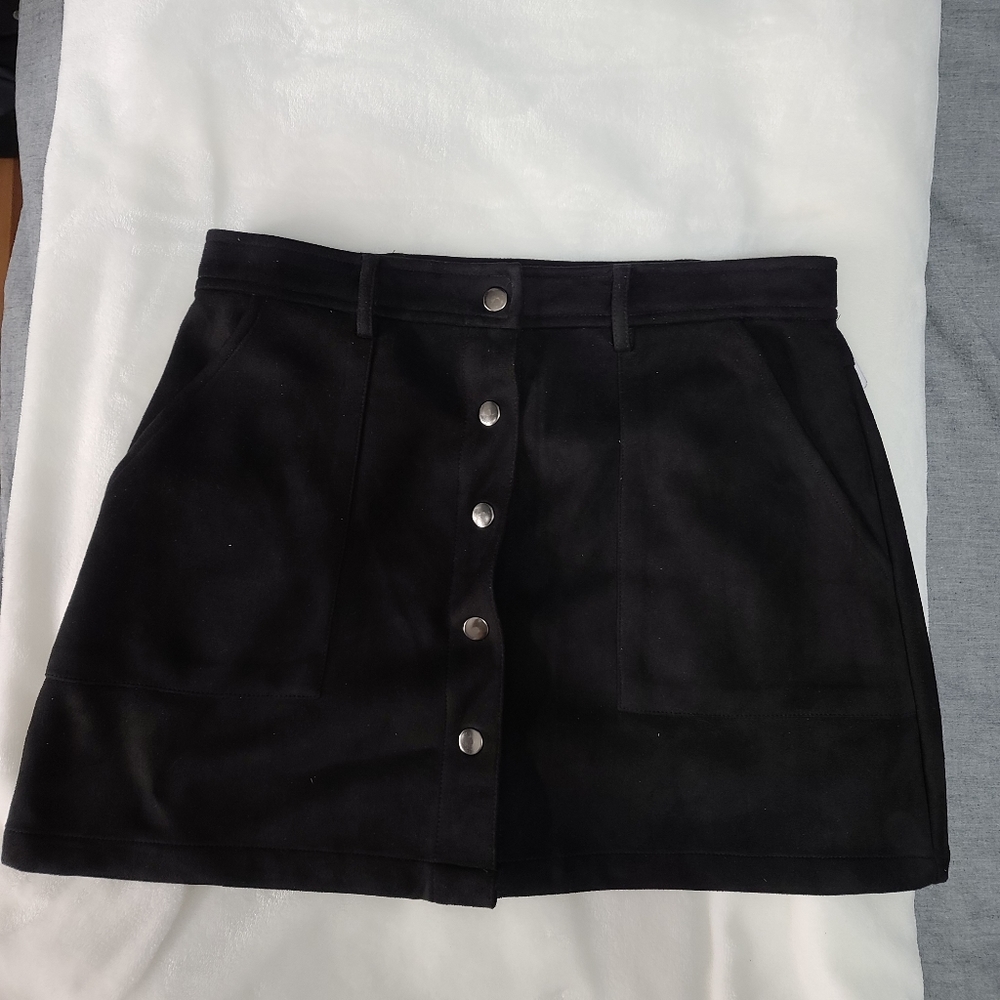 2/25$ 🛍 Black Velvet F21 Skirt